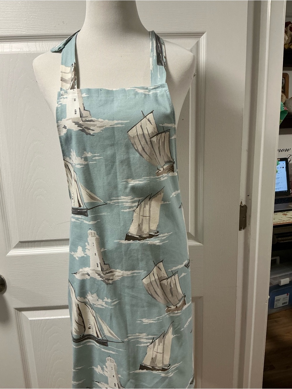 2017 - Classic Sailboat Print Apron - Light Blue - Picture 3 of 3